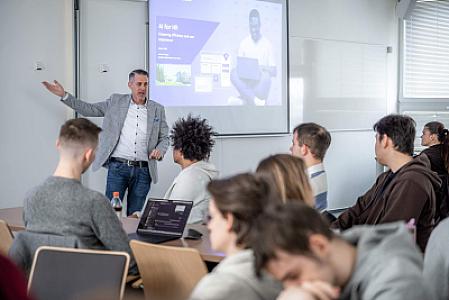 AI in HR: how AI can save time and improve the user experience