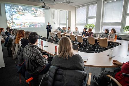 HR management a pracovní procesy v retailu